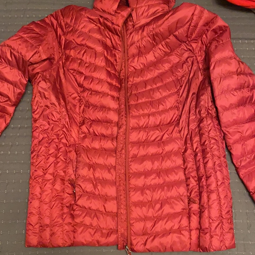 Red puffer jacket - Picture 4 of 4